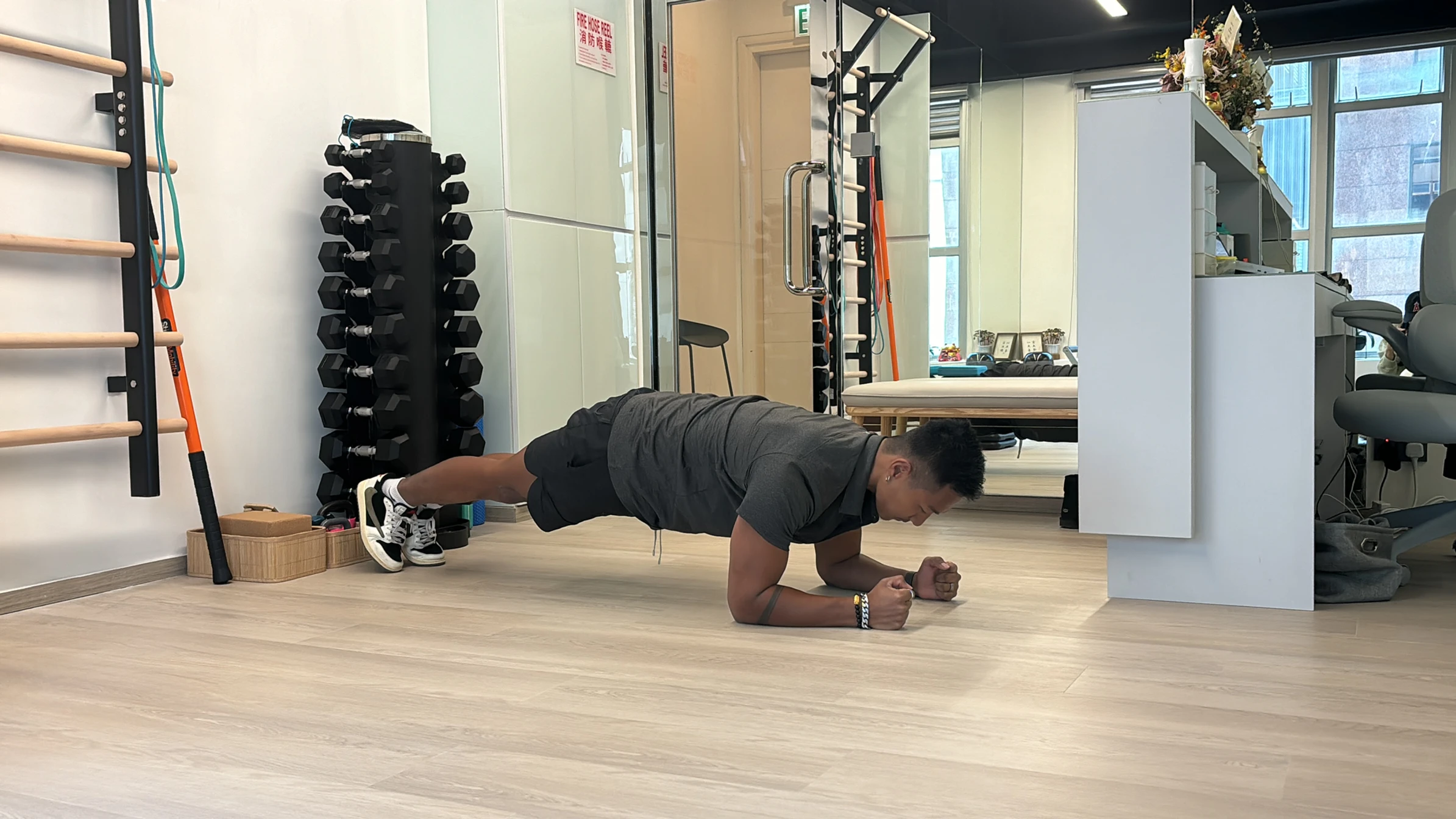 5 Simple Strength Training Exercises for Seniors - Helix Wellness